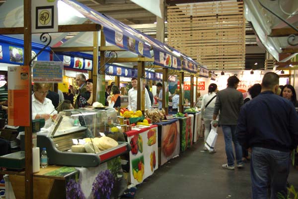 Dwelling among market stalls